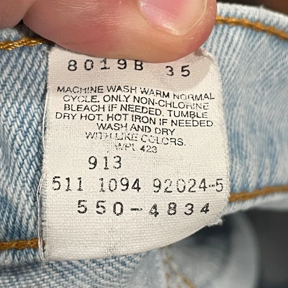 Vintage Levis 550 Relaxed Fit Tapered Leg Jeans Light Wash Made in USA 36xCut 25